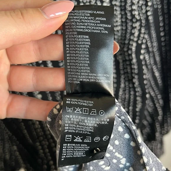 H&M Black and White Patterned Long Sleeve Dress size 4 - Picture 9 of 9